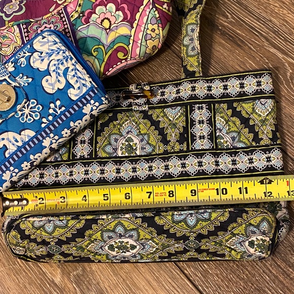 Vera Bradley Lot (includes two bags, one wallet) - Picture 10 of 12
